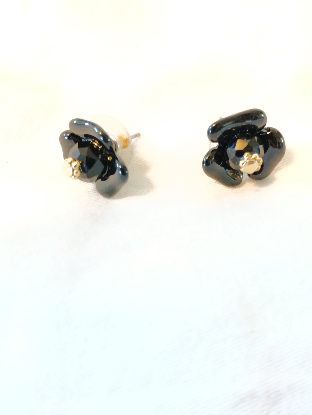 Vintage Style Black Flower Crystal Stud Earrings With Gold Tone
